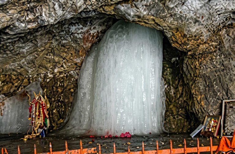 The sacred ice Shivling at Amarnath Cave is reportedly melting, raising concerns among devotees amid changing weather conditions. 🕉️🧊🌡️🙏⛰️⚠️
