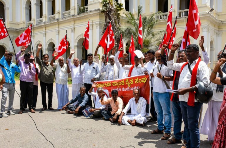 Farmers staged a protest against the alleged black marketing of fertilizers, demanding strict action and an uninterrupted supply for agricultural needs.