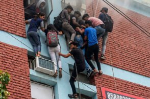 Tragic fire at a coaching centre leaves 11 people burnt alive; panicked students reportedly jumped from the building in a desperate attempt to save their lives. 🔥🏢🚨🎓🕯️⚠️