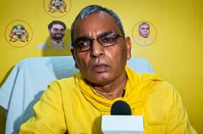 Om Prakash Rajbhar claims a major split is brewing within Samajwadi Party and alleges that sections of the party are prepared to join the Bharatiya Janata Party. 🏛️⚖️🗳️🚨📢