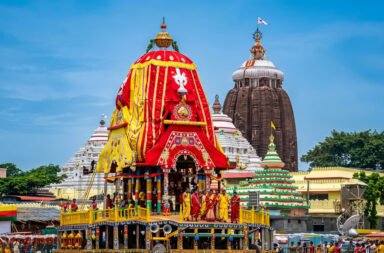 Amid security concerns surrounding the world-famous Ratha Yatra, authorities have made elaborate arrangements, including 473 CCTV cameras and 370 special trains for devotees. Special provisions have also been made for residents of Puri to facilitate smooth darshan of Lord Jagannath. 🚩🛕🎥🚆🙏🚨