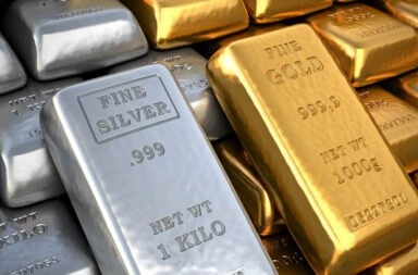 Gold prices have fallen by ₹3,650 and silver prices by ₹15,000, bringing significant relief to buyers and investors. 🪙📉💰✨📊