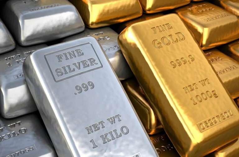Gold prices have fallen by ₹3,650 and silver prices by ₹15,000, bringing significant relief to buyers and investors. 🪙📉💰✨📊