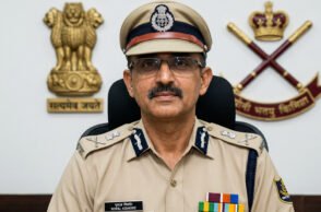 In the death case of Soumyaranjan, serious allegations have surfaced against Gangwar, with reports claiming that eight constables were allegedly engaged in household work at his residence. 🚨⚖️🏠👮🔍