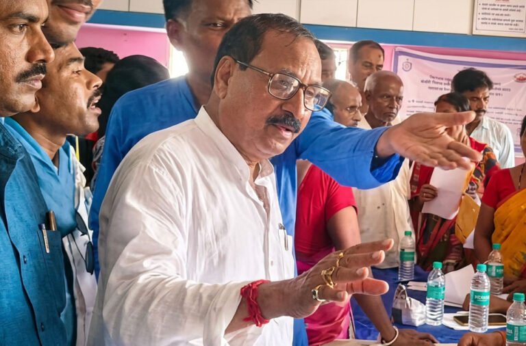 Swapan Kumar Nandi, a close aide of Mamata Banerjee, has been arrested. 🚔⚖️🚨📌