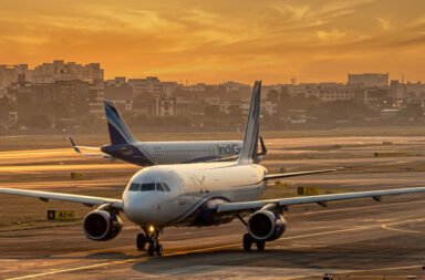 Customs officials achieve a major breakthrough in Ahmedabad, recovering gold worth ₹4 crore from an aircraft toilet. ✈️🪙🚨💰