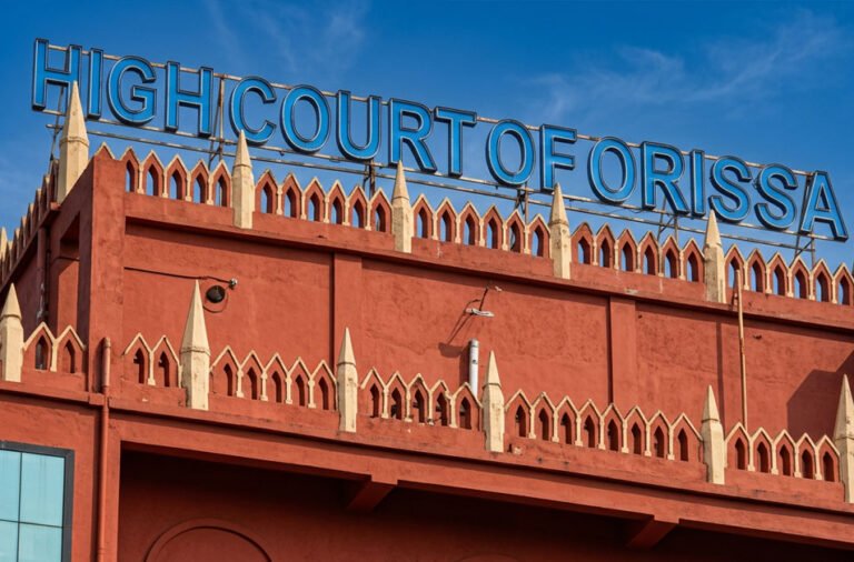 **ହାଇକୋର୍ଟଙ୍କ ଗୁରୁତ୍ୱପୂର୍ଣ୍ଣ ରାୟ** ⚖️ Orissa High Court says courts cannot directly issue a Non-Bailable Warrant (NBW) against an accused for non-appearance; a bailable warrant may be issued first. 🏛️📜⚖️