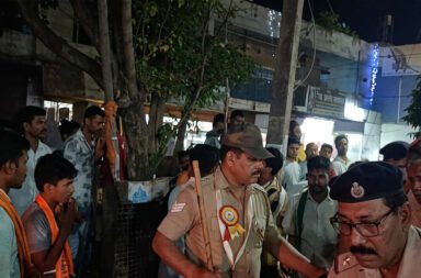 Broad daylight murder shocks Rourkela as miscreants allegedly slit a young man's throat and fled the scene. 🚨🔪⚖️🕯️⚠️