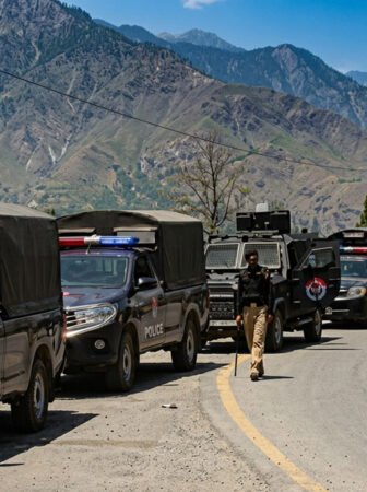 Alleged crackdown by the Pakistani military in Pakistan-occupied Kashmir; firing on protesters reportedly leaves 16 dead. ⚠️🔫🕯️🌍