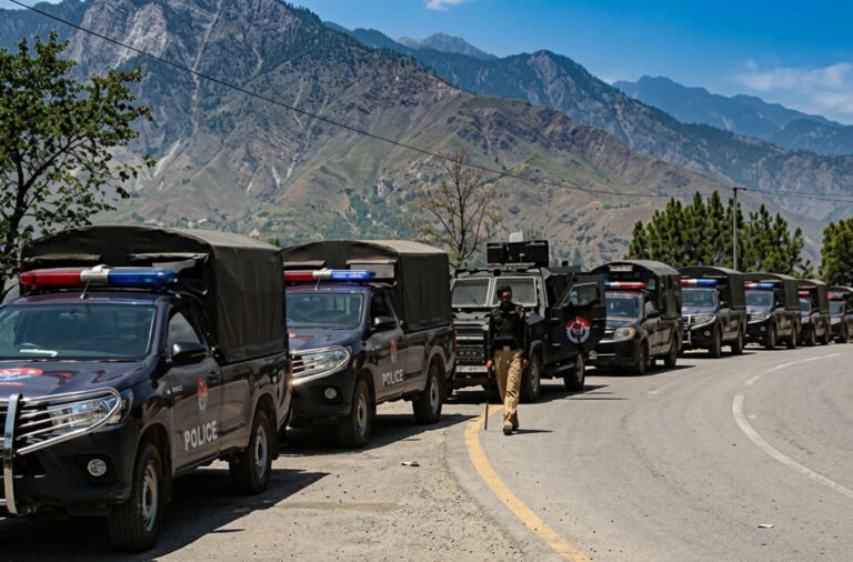 Alleged crackdown by the Pakistani military in Pakistan-occupied Kashmir; firing on protesters reportedly leaves 16 dead. ⚠️🔫🕯️🌍