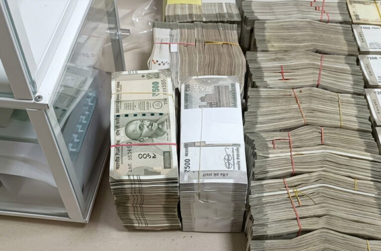 Assistant Executive Engineer trapped in a vigilance probe over allegations of possessing assets disproportionate to known sources of income. 🚨💰⚖️🏠🔍