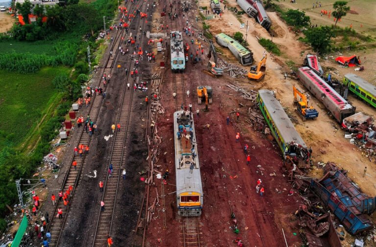 Bhubaneswar witnesses a collision between two trains in a head-on accident. 🚆💥⚠️