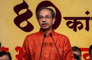Eknath Shinde hinted at further political developments, saying, “This is just the trailer, the full picture is yet to come,” amid reports of turmoil within Shiv Sena (Uddhav Balasaheb Thackeray) led by Uddhav Thackeray. 🏛️🗳️⚖️🚨📢