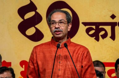 Eknath Shinde hinted at further political developments, saying, “This is just the trailer, the full picture is yet to come,” amid reports of turmoil within Shiv Sena (Uddhav Balasaheb Thackeray) led by Uddhav Thackeray. 🏛️🗳️⚖️🚨📢