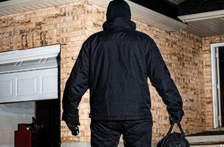**Theft after entering a house in broad daylight; 1 arrested.**