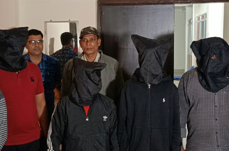 **Dacoity plan foiled; 5 arrested.**