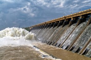 The water level at Hirakud Dam is steadily rising due to continuous inflow, and authorities have announced that the **first floodwater discharge** is scheduled for **July 9**. 🌊🏞️🚨📅💧