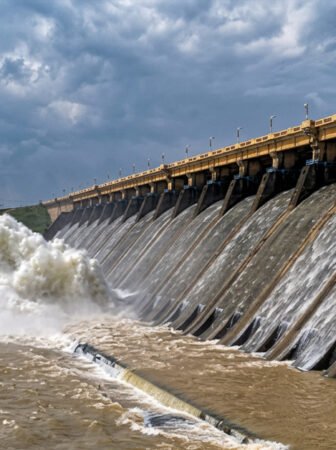 The water level at Hirakud Dam is steadily rising due to continuous inflow, and authorities have announced that the **first floodwater discharge** is scheduled for **July 9**. 🌊🏞️🚨📅💧