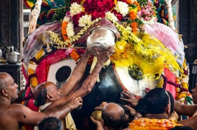 Anasara Panchami is a significant ritual during the Anasara period of Lord Jagannath, when the deities are believed to be recovering after Snana Purnima. On this sacred day, the ceremonial Phuluri Tela Lagi (application of medicated herbal oil) is performed as part of the divine healing rituals.