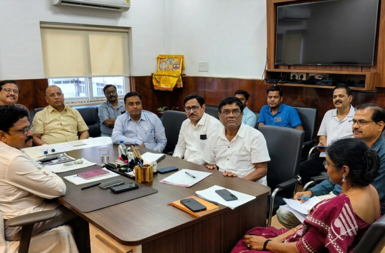 Doctors have suspended their protest after talks between the Health Minister and Odisha Medical Services Association (OMSA). The government has also announced a high-level committee, to be headed by the Finance Secretary, for resolving the issues raised by the doctors.