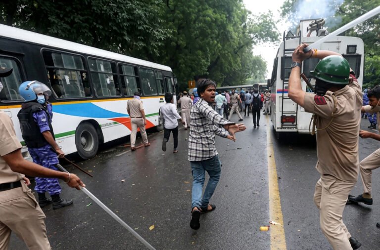 Police lathi-charge on students: Supreme Court issues notices to eight states.