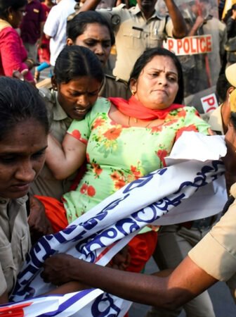 Tension prevailed in the Swabhiman region as locals alleged high-handed action by the Andhra Pradesh Police. Women staged a road blockade, protesting while alleging that armed personnel entered the area.