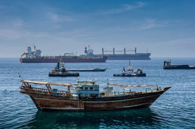 **Crisis deepens in the Strait of Hormuz; Iran issues an open warning: “We will not allow anyone to sell oil.”**