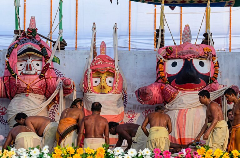 During the Anasara period, devotees are offered the sacred Kheeri Bhoga at Alarnath Temple, a cherished ritual associated with Lord Alarnath and deeply revered by devotees.