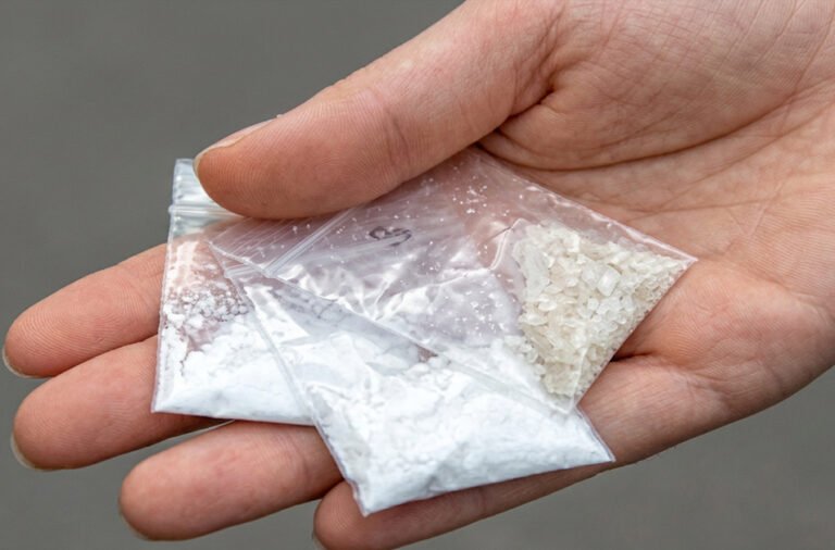 White poison trade busted in Sambalpur; 13 grams of brown sugar seized.