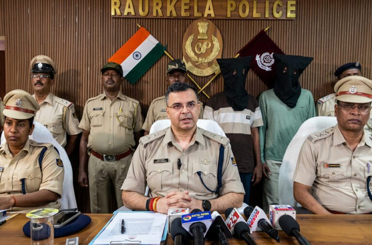 Interstate cybercrime syndicate busted; two arrested for fraud through fake bank accounts.