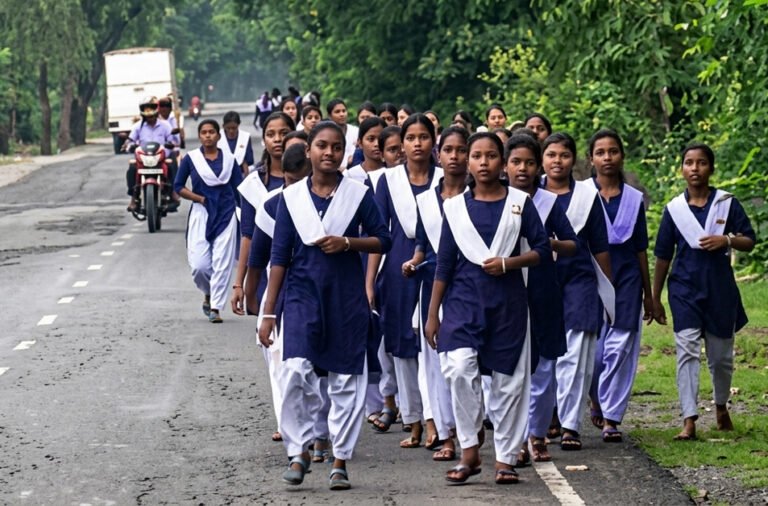 Hostel residents walk 8 km to demand their rights.