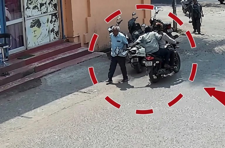 Looters strike ahead of the festival; ₹50,000 looted from a senior citizen.