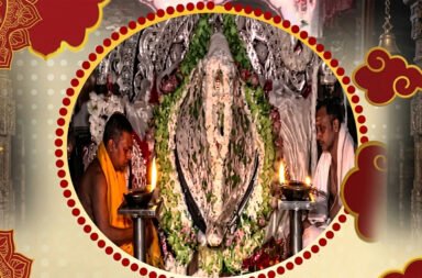 Divine Dhabalamukhi Besha of Maa Samaleswari on Mahalaya.